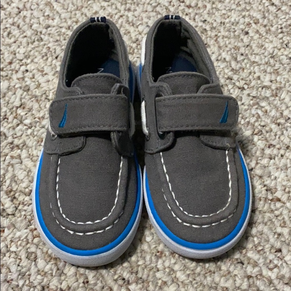 Nautica toddler boat shoes. New condition. Gray